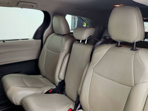 Used 2023 Toyota Sienna LE FWD image 18