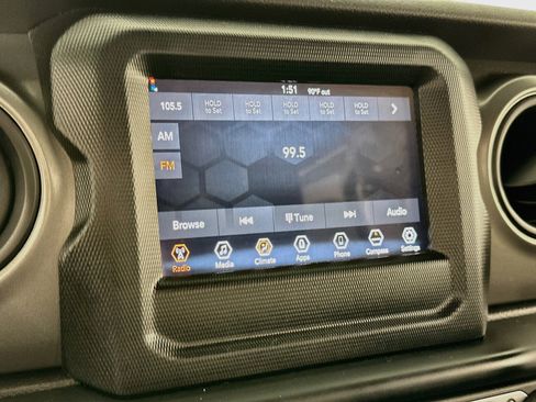 Used 2023 Jeep Gladiator Sport AWD/4WD image 14