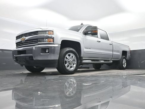 Used 2015 Chevrolet Silverado 2500 LT w/ LT Convenience Package AWD/4WD image 26