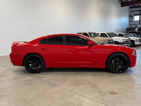 Used 2014 Dodge Charger R/T w/ Blacktop Package RWD image 7