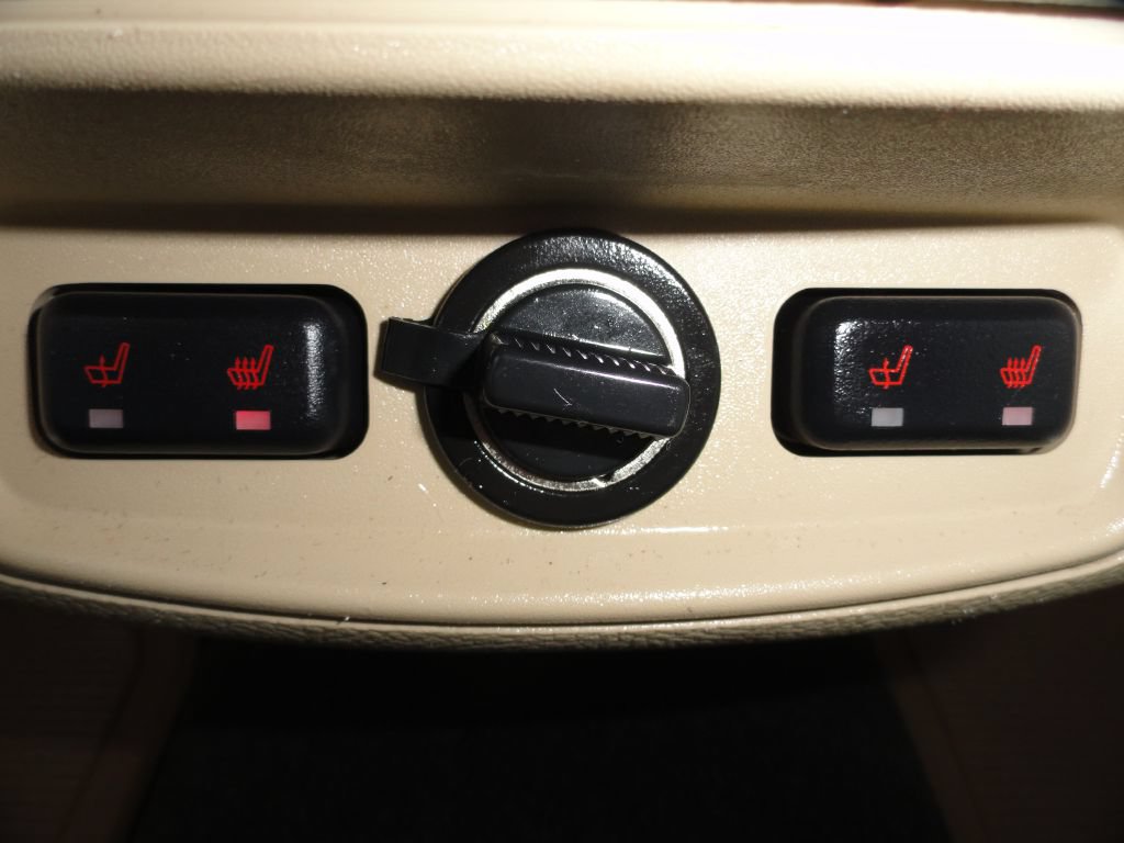 Used 2015 Ford Taurus Limited w/ Equipment Group 301A FWD image 23