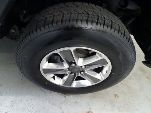 Certified 2022 Jeep Wrangler Unlimited Sahara w/ Cold Weather Group image 27