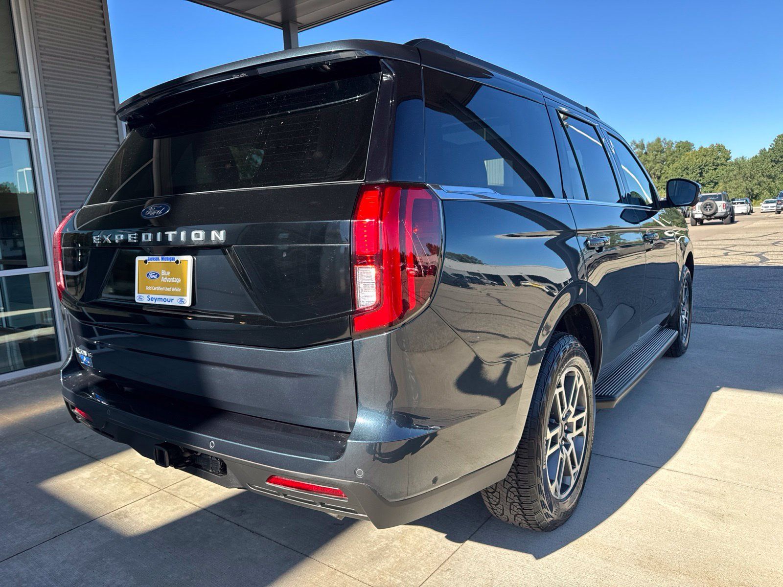 Certified 2025 Ford Expedition Active AWD/4WD image 8