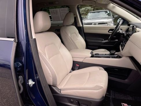 Used 2023 Nissan Pathfinder SL AWD/4WD image 28