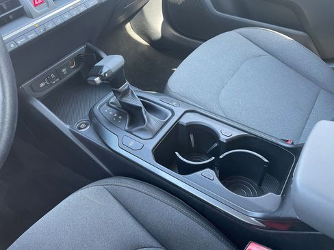 Used 2025 Kia K4 LXS image 40