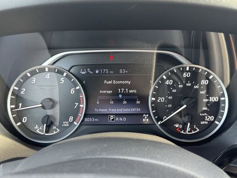 Used 2024 Nissan Titan SV w/ SV Convenience Package image 9