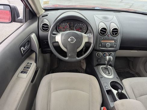 Used 2014 Nissan Rogue S FWD image 25