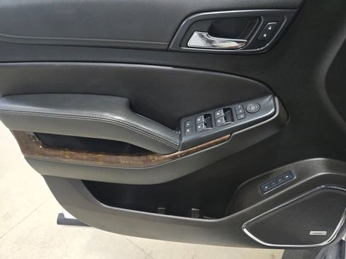 Used 2019 Chevrolet Suburban LT image 14