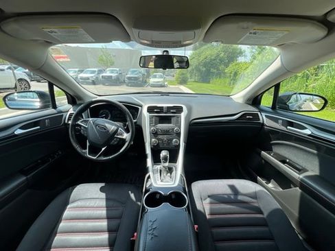 Used 2014 Ford Fusion SE w/ Equipment Group 201A FWD image 16