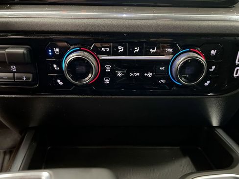 Used 2023 Chevrolet Silverado 1500 High Country w/ Technology Package image 17