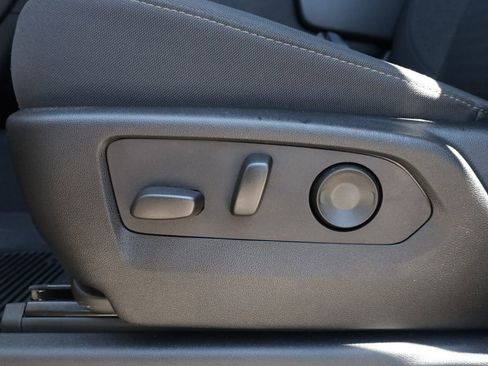 Used 2025 Chevrolet Silverado 2500 Custom w/ Custom Value Package image 30