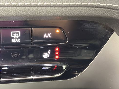 Used 2023 Buick Envision Essence w/ Sport Touring Package AWD/4WD image 26