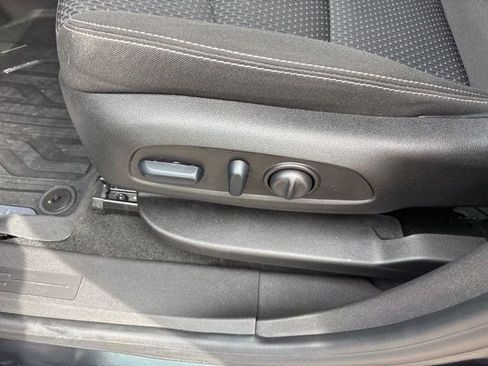 Used 2024 GMC Terrain SLE w/ Driver Convenience Package image 12