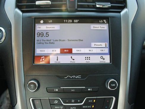 Used 2019 Ford Fusion SE image 20