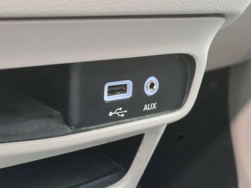 Certified 2017 Chrysler Pacifica Touring w/ Tire & Wheel Group image 29