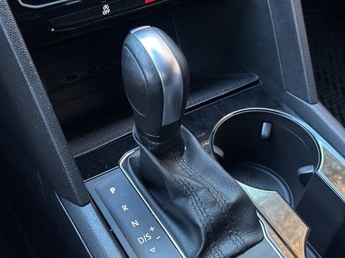 Used 2020 Volkswagen Atlas Cross Sport SEL image 18