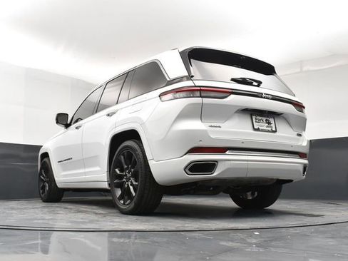 Used 2023 Jeep Grand Cherokee Overland w/ Adv Protech Group III AWD/4WD image 22