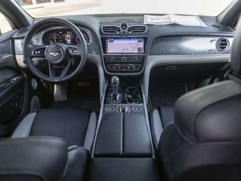 Used 2025 Bentley Bentayga AWD/4WD image 51