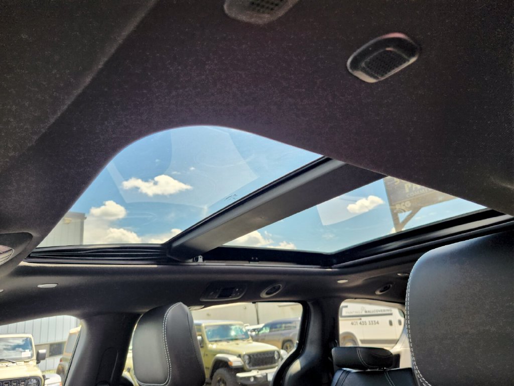 New 2027 Chrysler Pacifica Select AWD/4WD image 21