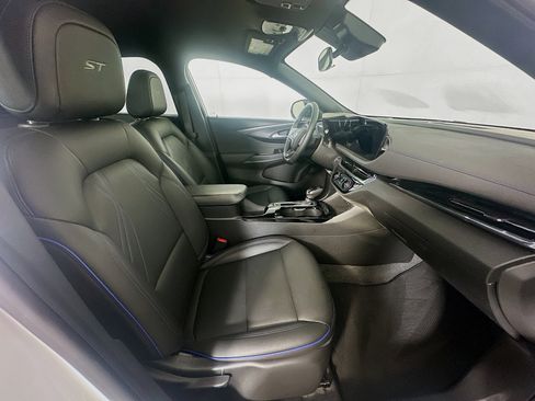 Used 2025 Buick Envista Sport Touring image 30