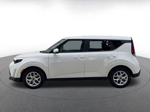 Used 2025 Kia Soul LX w/ LX Technology Package FWD image 9