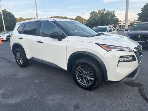 Used 2023 Nissan Rogue S AWD/4WD image 10