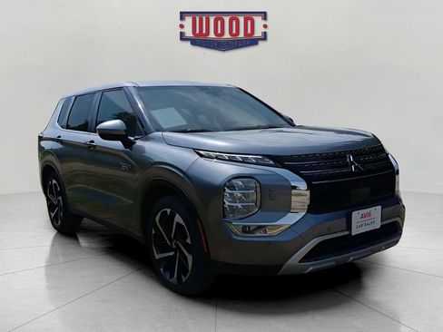 Used 2023 Mitsubishi Outlander SE image 1