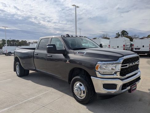 Used 2024 RAM 3500 Tradesman w/ Chrome Appearance Group image 3