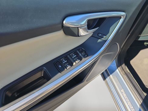 Used 2018 Volvo S60 T5 Inscription image 23