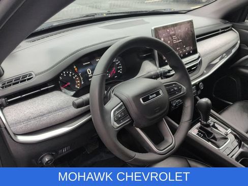 Used 2023 Jeep Compass Latitude AWD/4WD image 10