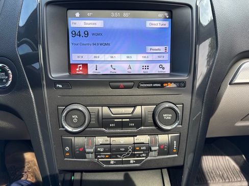 Used 2019 Ford Explorer XLT w/ Equipment Group 202A AWD/4WD image 10