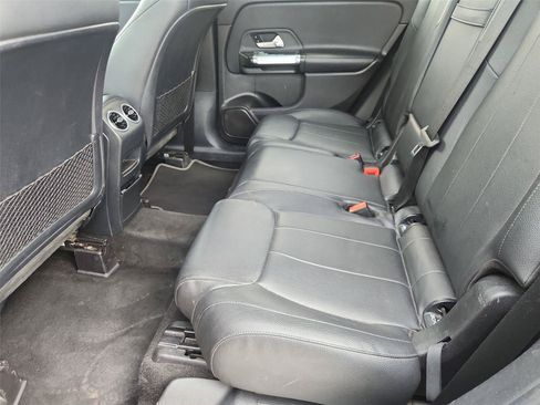 Used 2020 Mercedes-Benz GLB 250 w/ Premium Package image 23