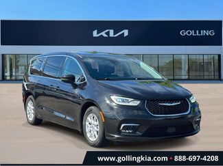 Used 2023 Chrysler Pacifica Touring-L FWD video 1