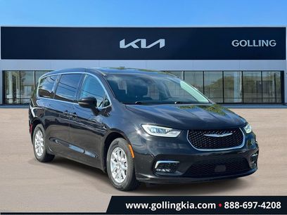 Used 2023 Chrysler Pacifica Touring-L