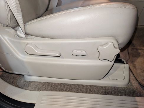 Used 2011 Chevrolet Tahoe LT image 30