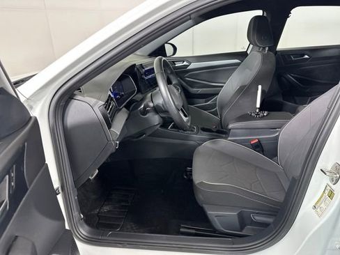 Used 2025 Volkswagen Jetta Sport image 11
