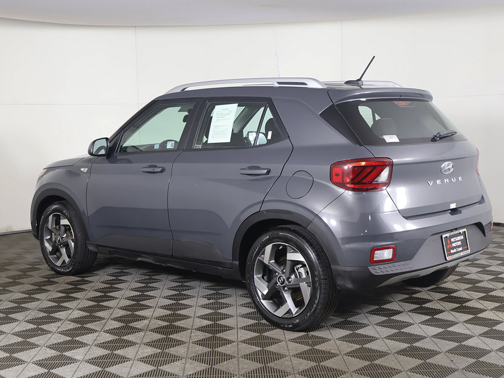 Used 2024 Hyundai Venue SEL FWD image 8