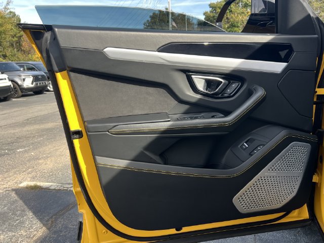 Used 2020 Lamborghini Urus AWD/4WD image 11