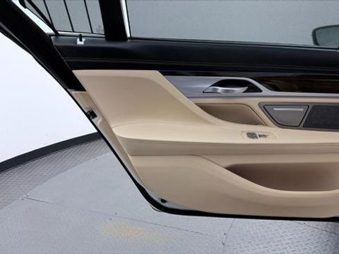 Used 2020 BMW 740i w/ Cold Weather Package RWD image 16