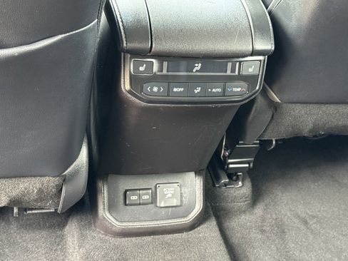 Used 2022 Toyota Highlander Platinum image 17