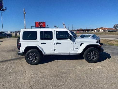 Used 2024 Jeep Wrangler Sahara image 7