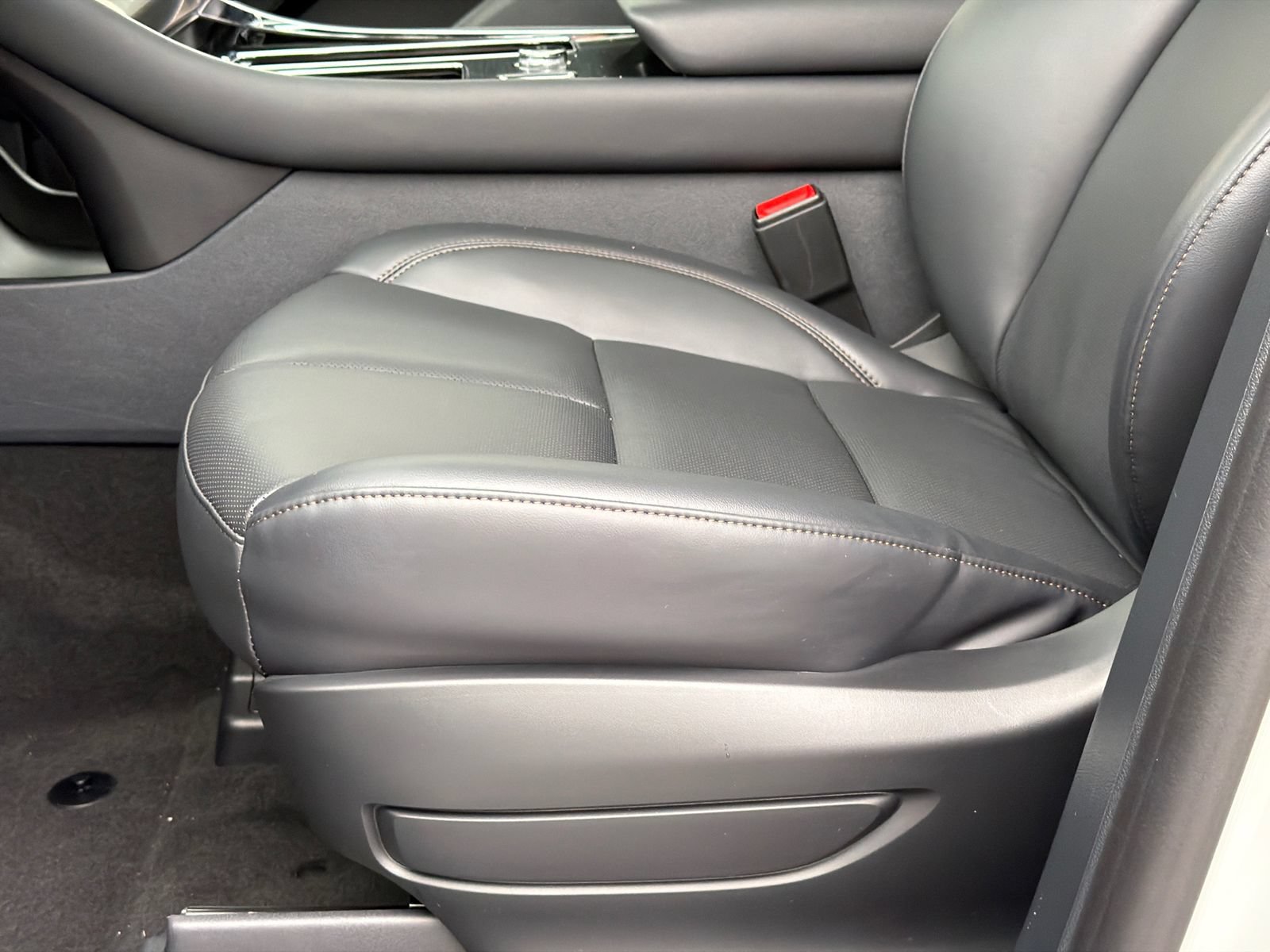 New 2027 Lincoln Aviator AWD w/ Jet Appearance Package image 17