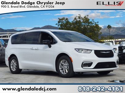 New 2026 Chrysler Pacifica Select