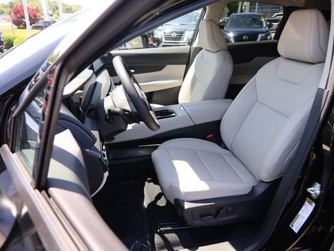 Certified 2025 Nissan Murano SV FWD image 9