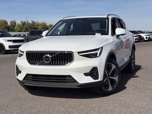 Certified 2025 Volvo XC40 B5 Plus w/ Climate Package AWD/4WD image 3
