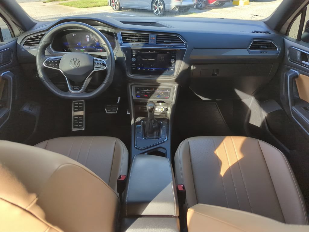 Certified 2024 Volkswagen Tiguan SE R-Line FWD image 15