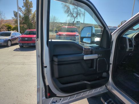 Used 2019 Ford F250 Lariat w/ Lariat Value Package image 13