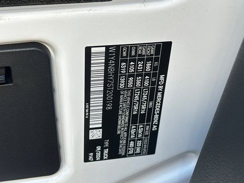 Used 2025 Mercedes-Benz Sprinter 2500 image 27