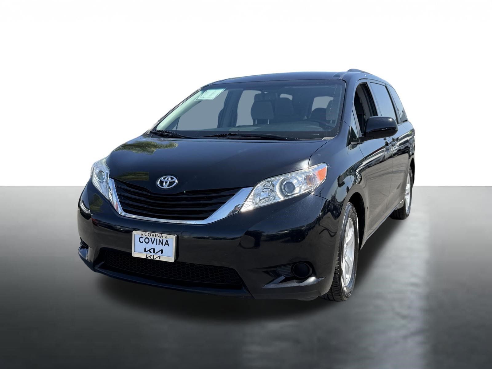 Used 2017 Toyota Sienna LE FWD image 4