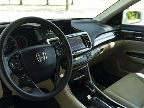 Used 2016 Honda Accord EX image 16